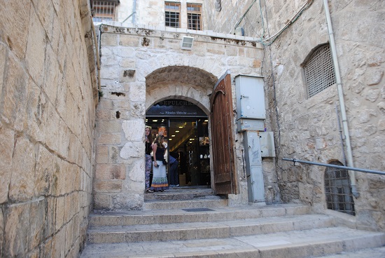 Mosque of Omar Entrance to Parvis A.jpg