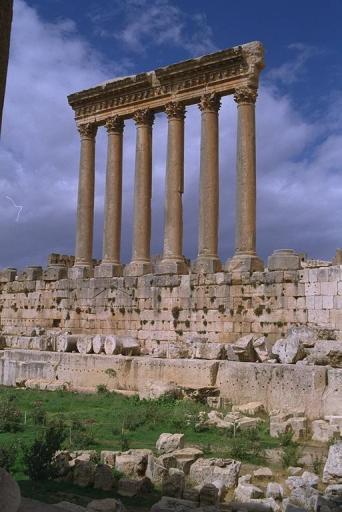 lebanon.baalbeck.004.jupiter.columns.jpe