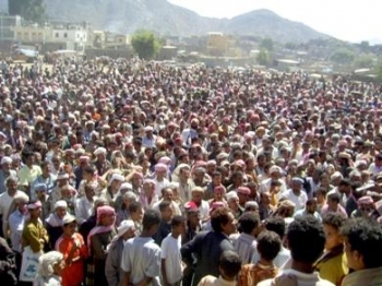 yemen civilian crowd.jpg